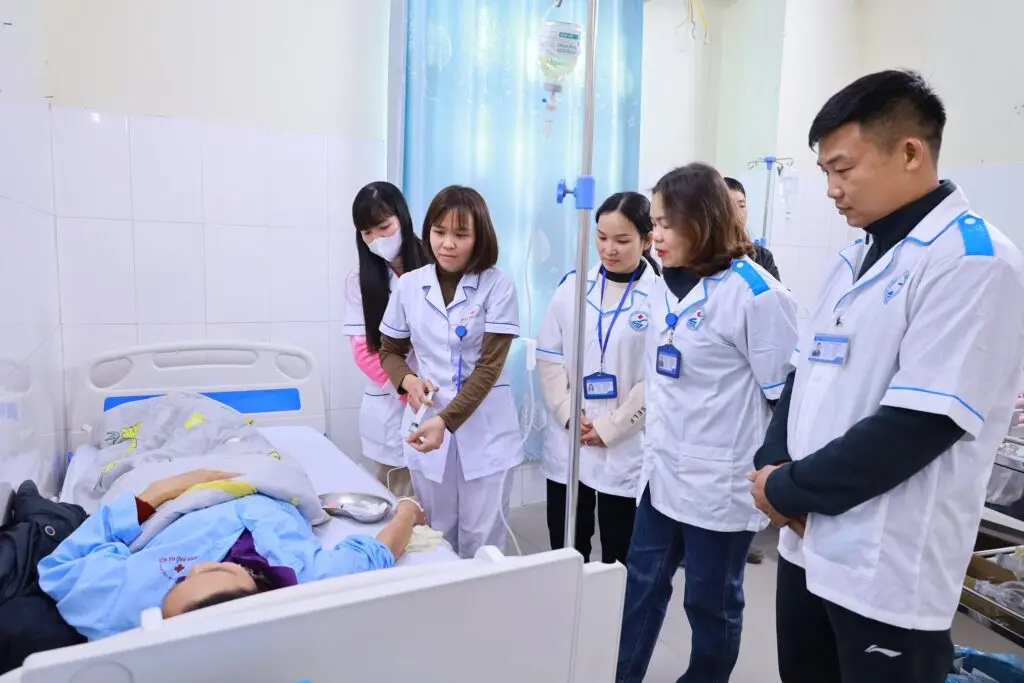 Điều dưỡng chăm sóc bệnh nhân