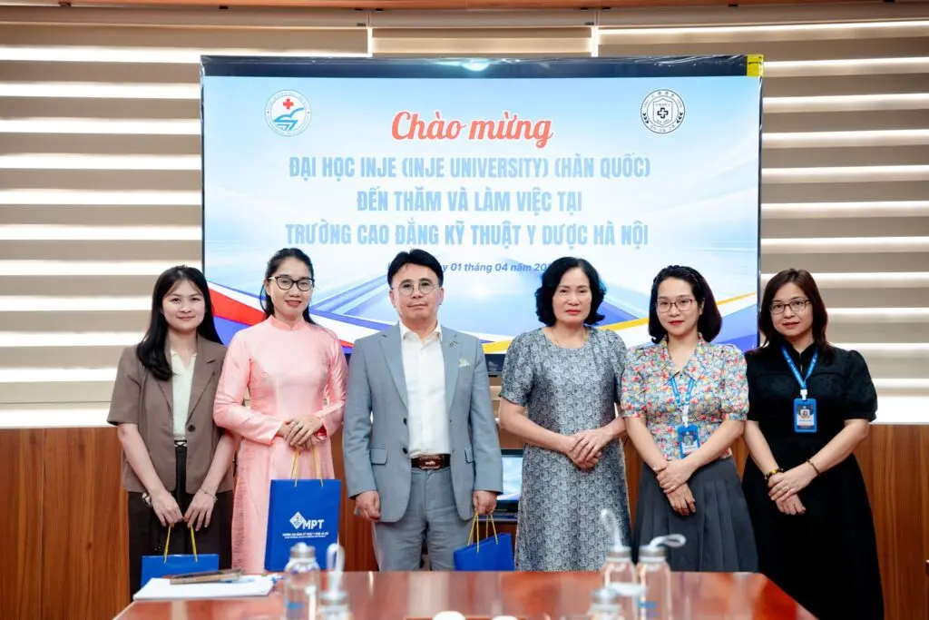 Đại Học Inje (Hàn Quốc) Thăm Và Làm Việc Tại Trường Cao Đẳng Kỹ Thuật Y Dược Hà Nội