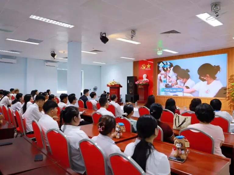 Gen Z Chọn Ngành Y Dược: Không Chỉ Vì Ổn Định, Mà Vì Điều Gì?