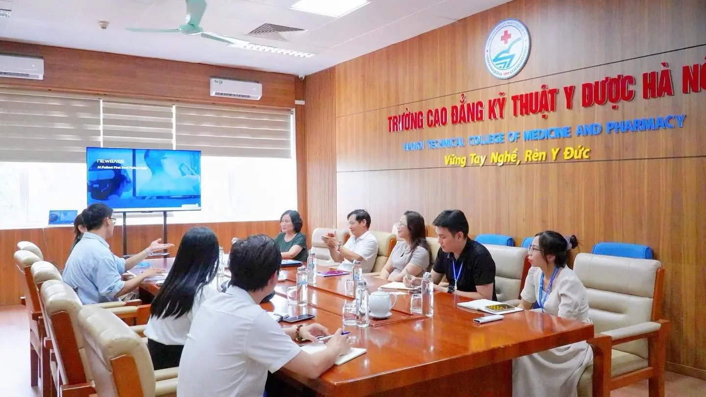 Tiếp Nối Hợp Tác Công Nghệ Y Tế Hàn Quốc – NEW BASE K.R Đến Thăm Và Làm Việc Tại Trường Cao Đẳng Kỹ Thuật Y Dược Hà Nội