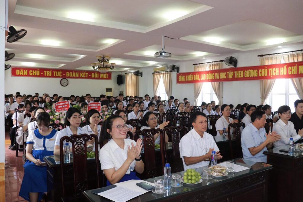 94 Sinh Viên Chính Thức Bước Vào Môi Trường Bệnh Viện